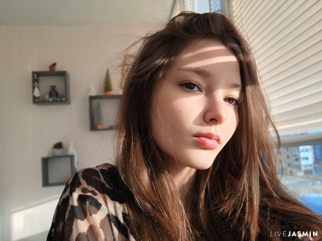 View KlaraWinett cam profile and live status