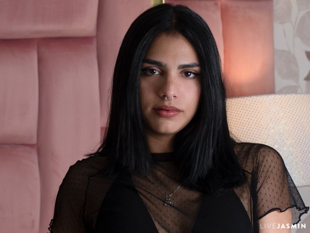 View KoralRivas cam profile and live status