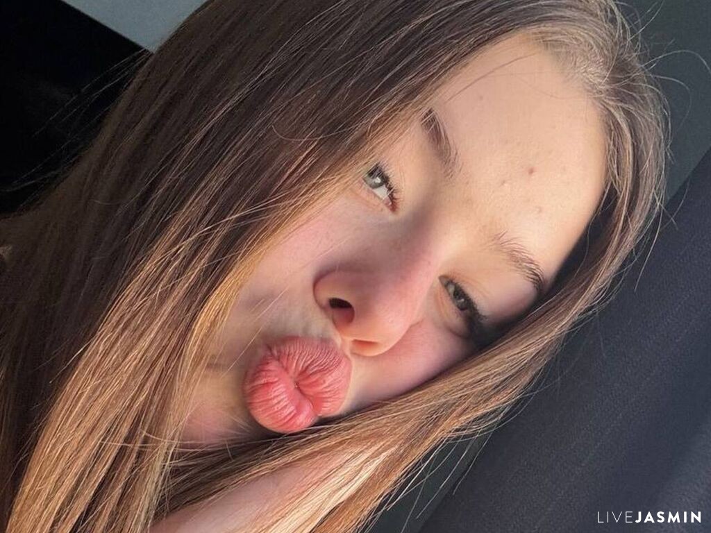 KristiGroun live cam girl profile