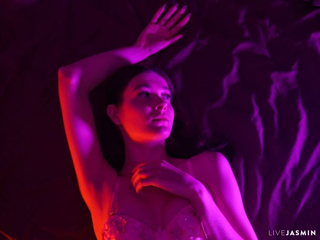 KsaRina live cam girl profile