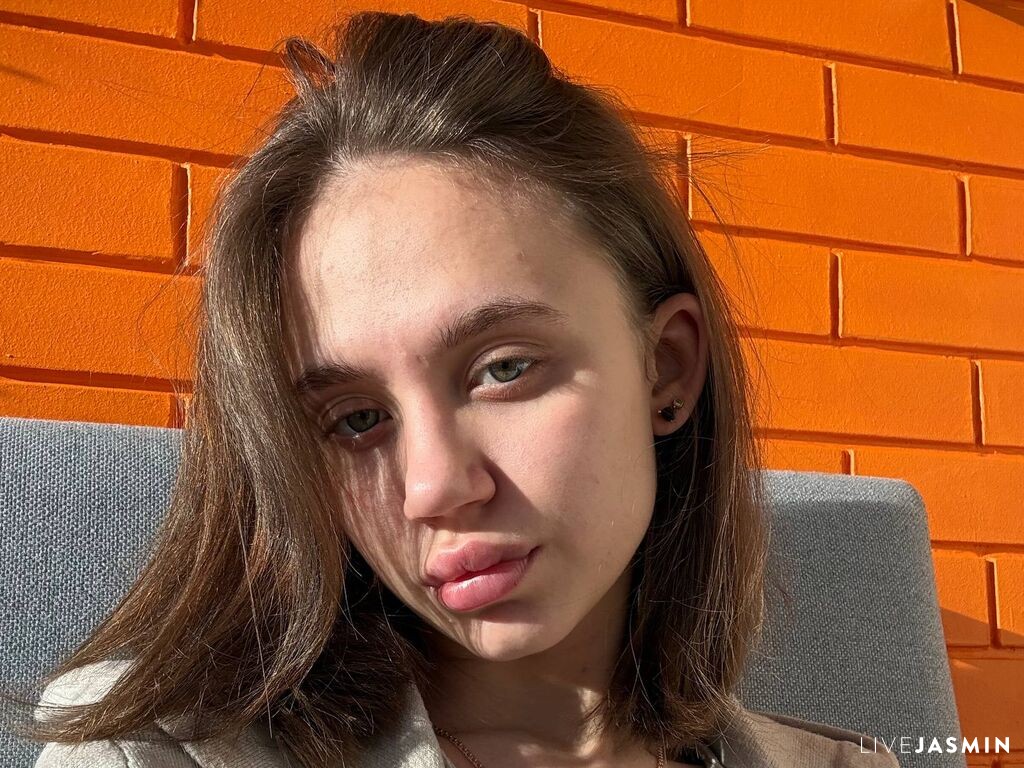 View KylieCutler cam profile and live status