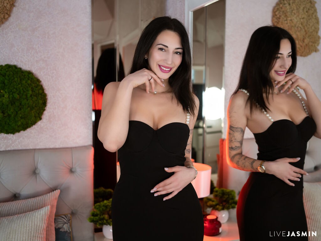 View KylieMaddox cam profile and live status