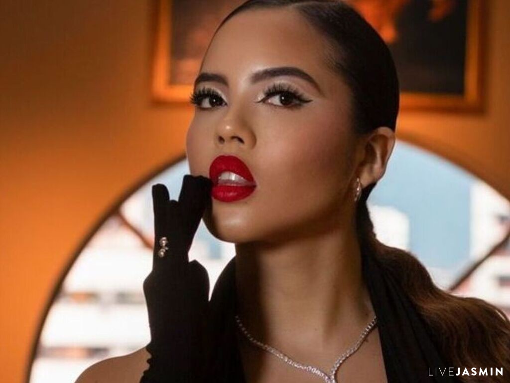 Live cam model LannaCooper