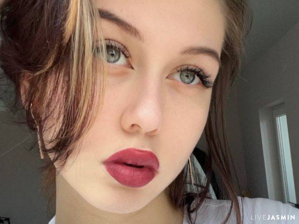 Browse LanoraPurkett live chat profile
