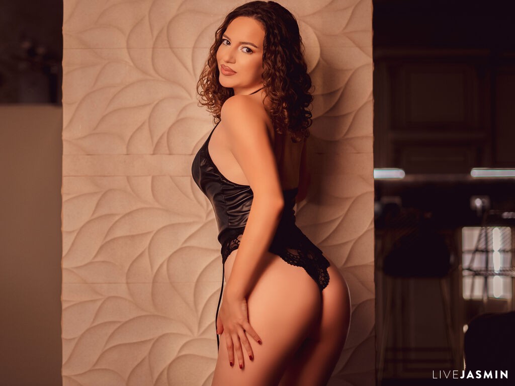 View LaraGray cam profile and live status