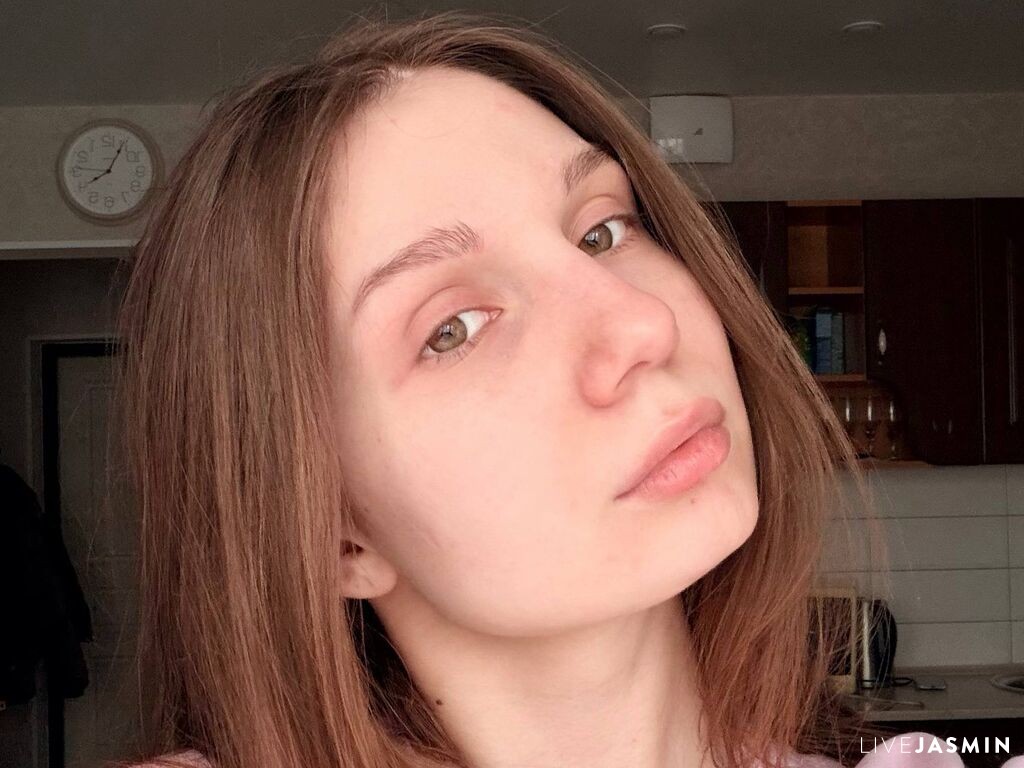 Browse LaraVenn live chat profile