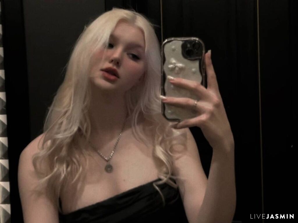 View LashayBernon cam profile and live status