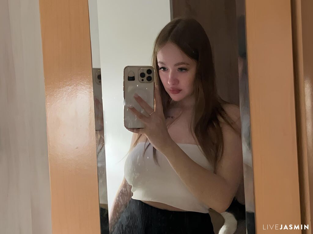 Featured LiveJasmin cam girl profile: LavernUrizar