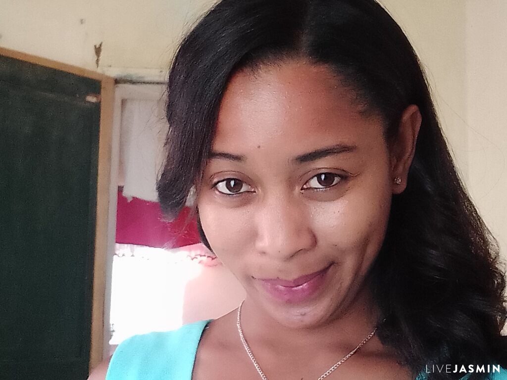 Browse LaylahMorgane live chat profile