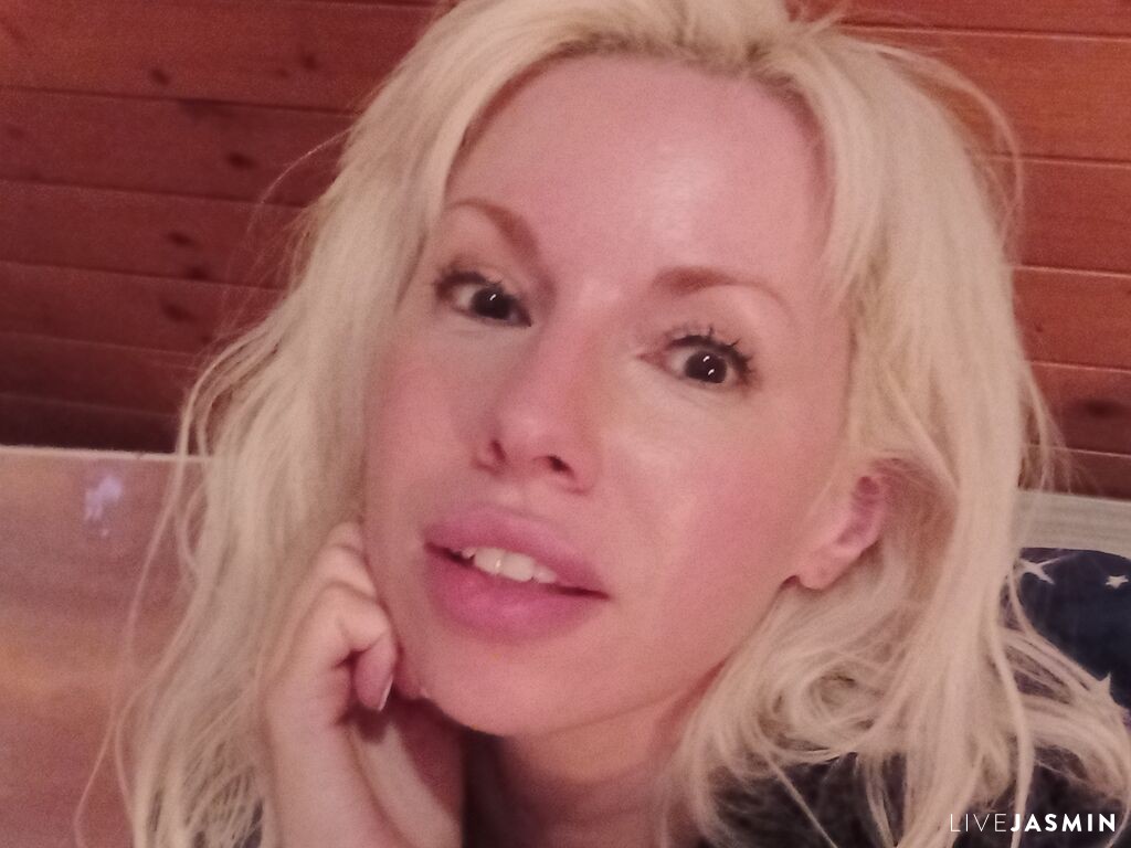 LaymaFlay LiveJasmin model profile