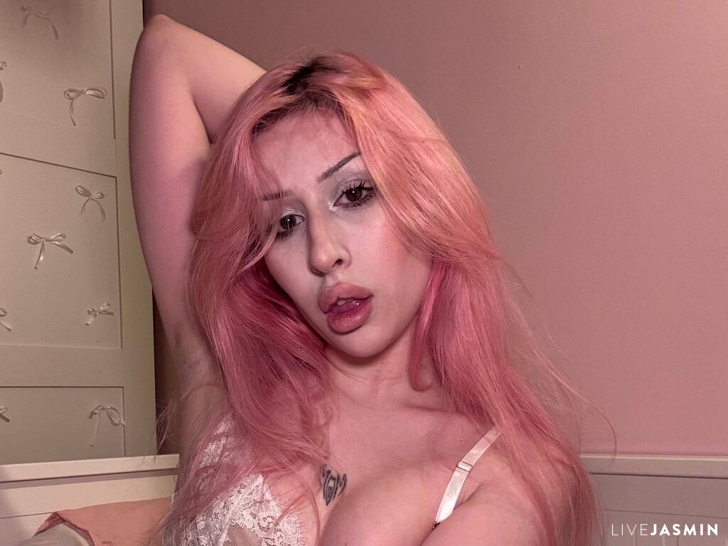 Browse LeilaFord live chat profile