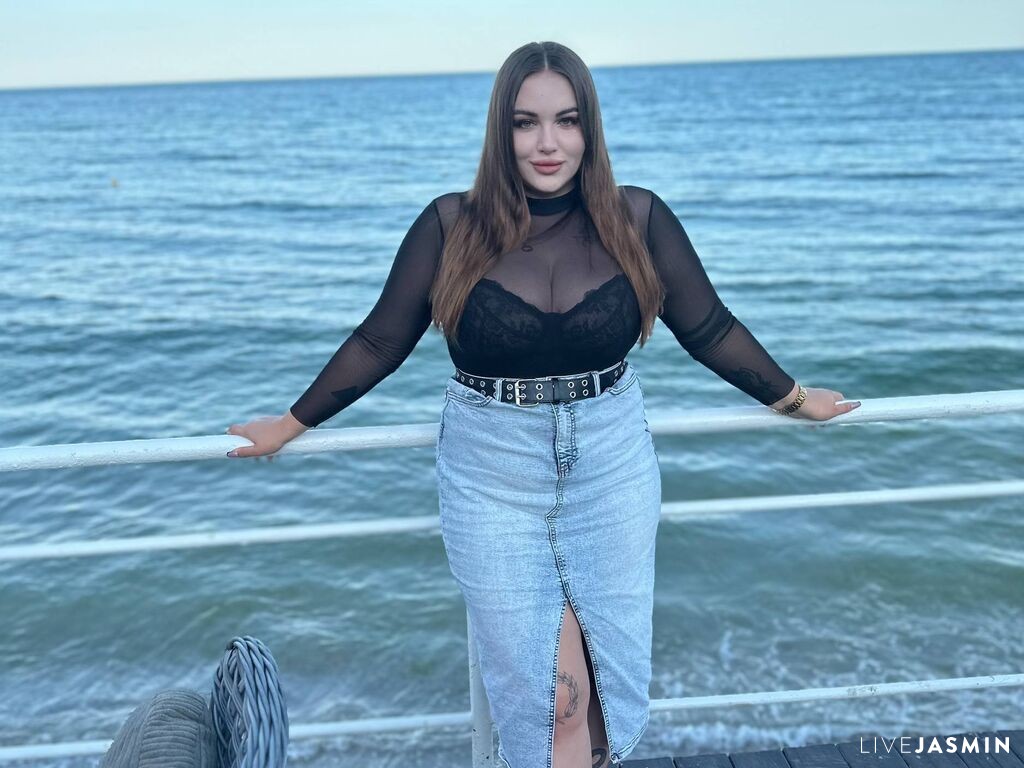 View LeillaTvin cam profile and live status