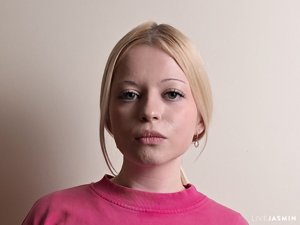 Browse LeonaLongmire live chat profile