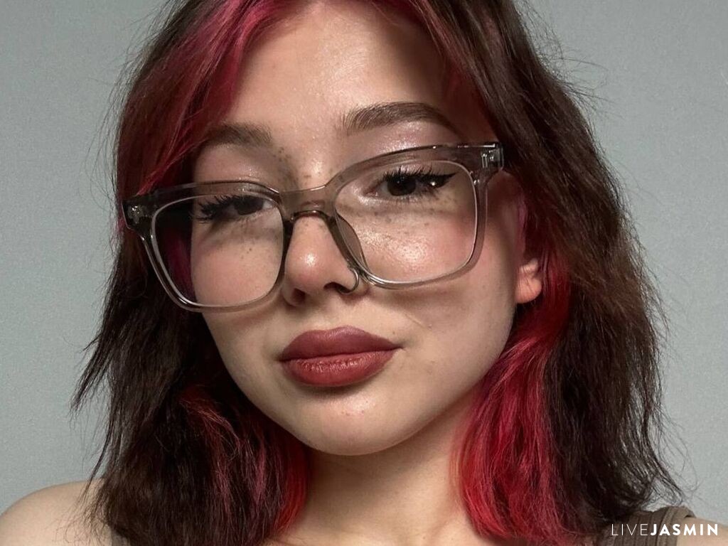 Browse LessyGrayce live chat profile