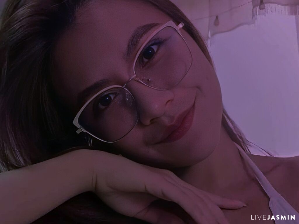LeticiaHinkley live cam girl profile