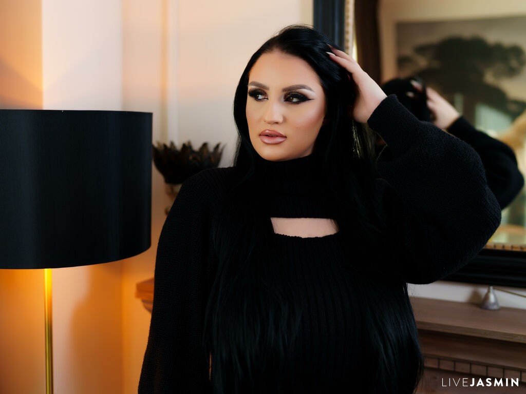 Profile photo for LeyaGrifin
