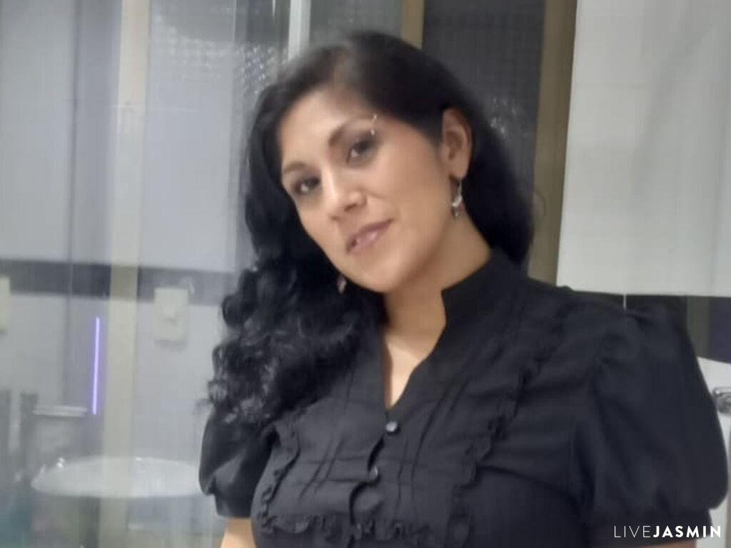 View LiaClarson cam profile and live status