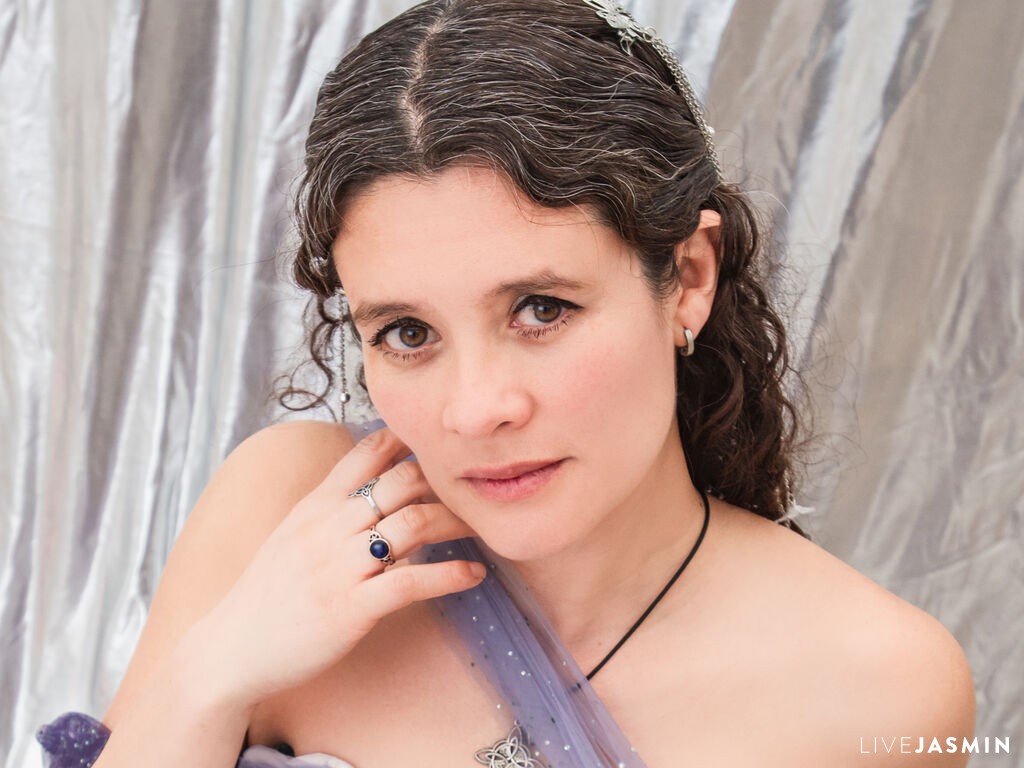 Browse LiaEspenser live chat profile