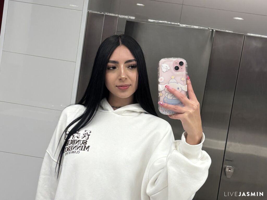 LiaSnown live cam girl profile