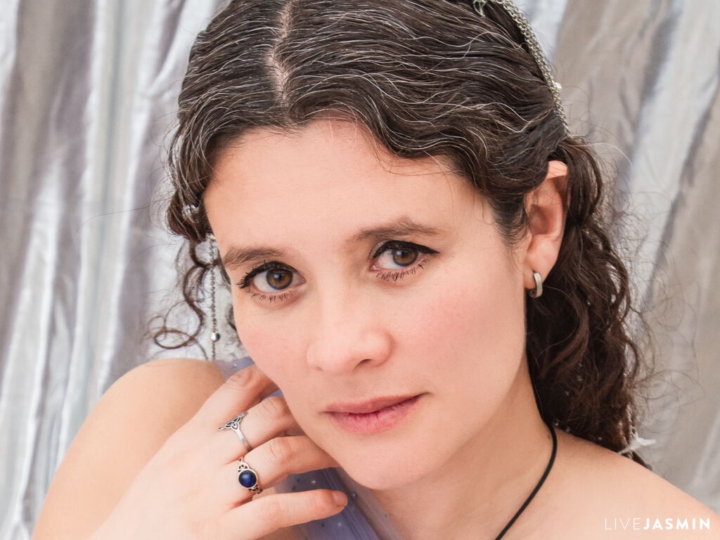 Browse LiaVerduska live chat profile