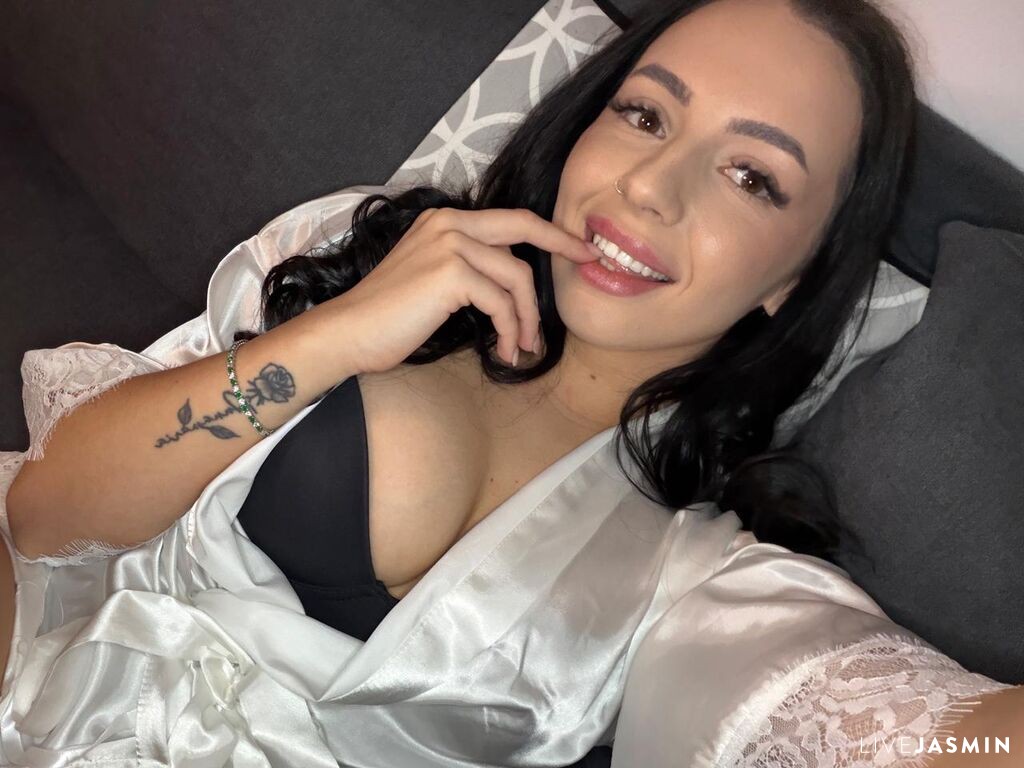 Live cam model LilaWest