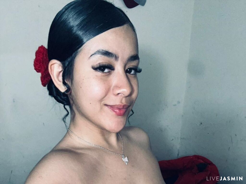 View LiliCasther cam profile and live status