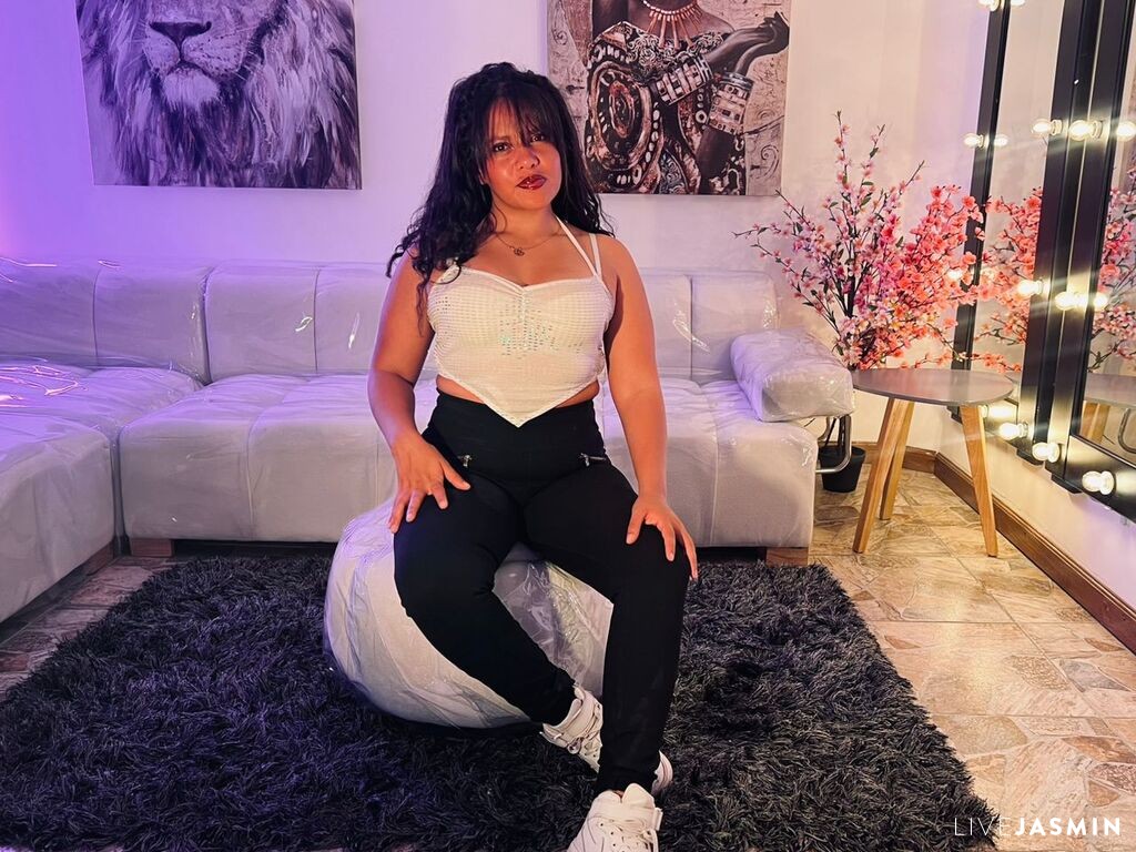 LiliVelvet live cam girl profile