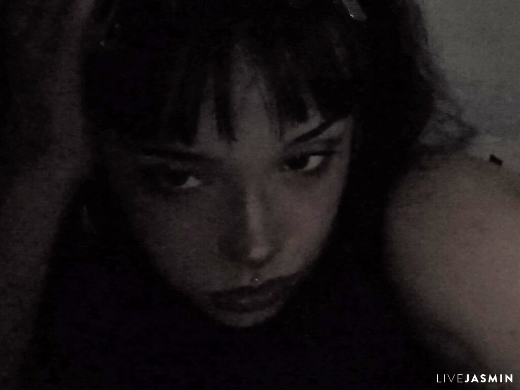 Browse LilieRebecca live chat profile