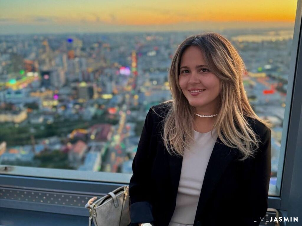 Browse LilyBel live chat profile