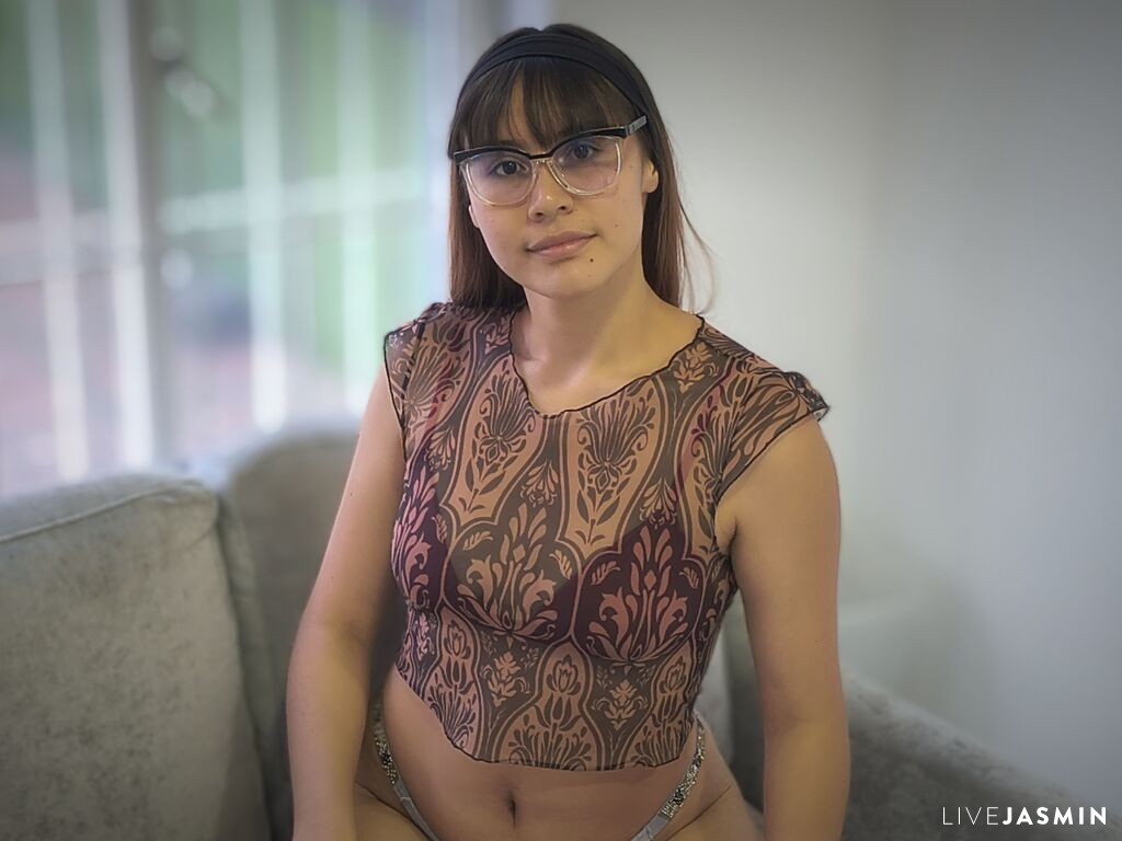LilyCora LiveJasmin model profile