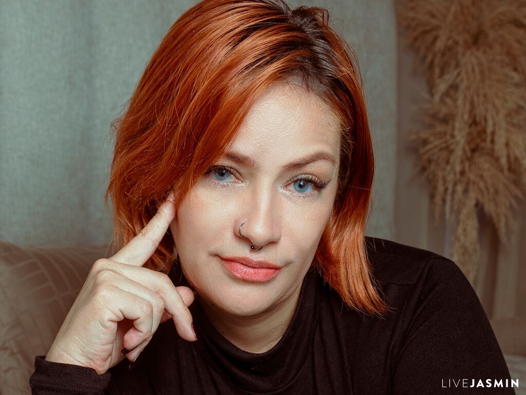 View LilySweet cam profile and live status