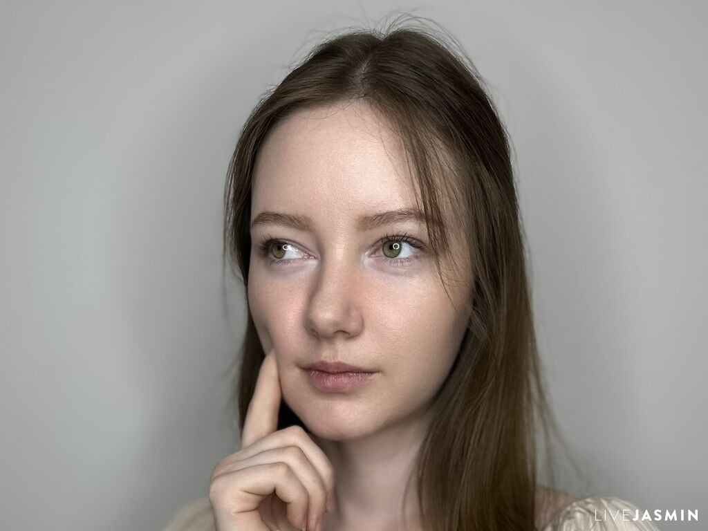 Browse LinaBrossardie live chat profile