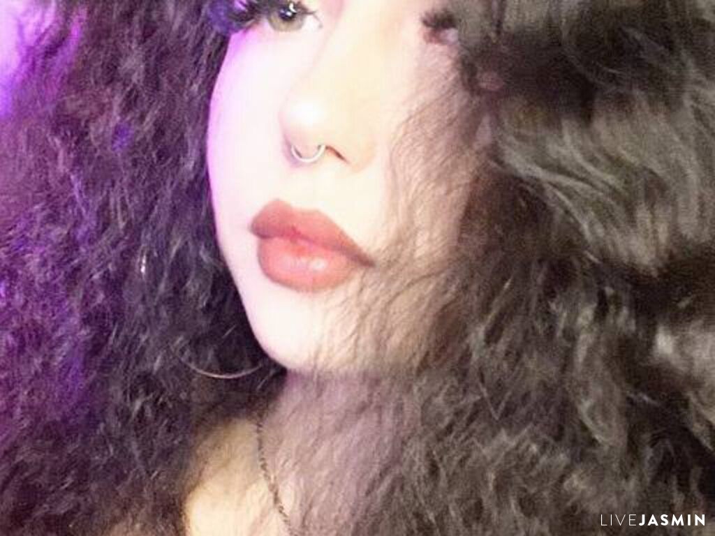 Browse LinaGimix live chat profile