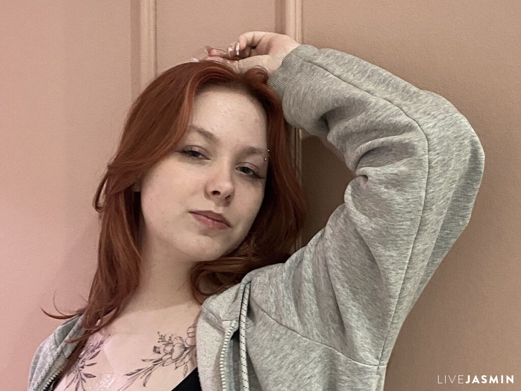 LindaBenne live cam girl profile
