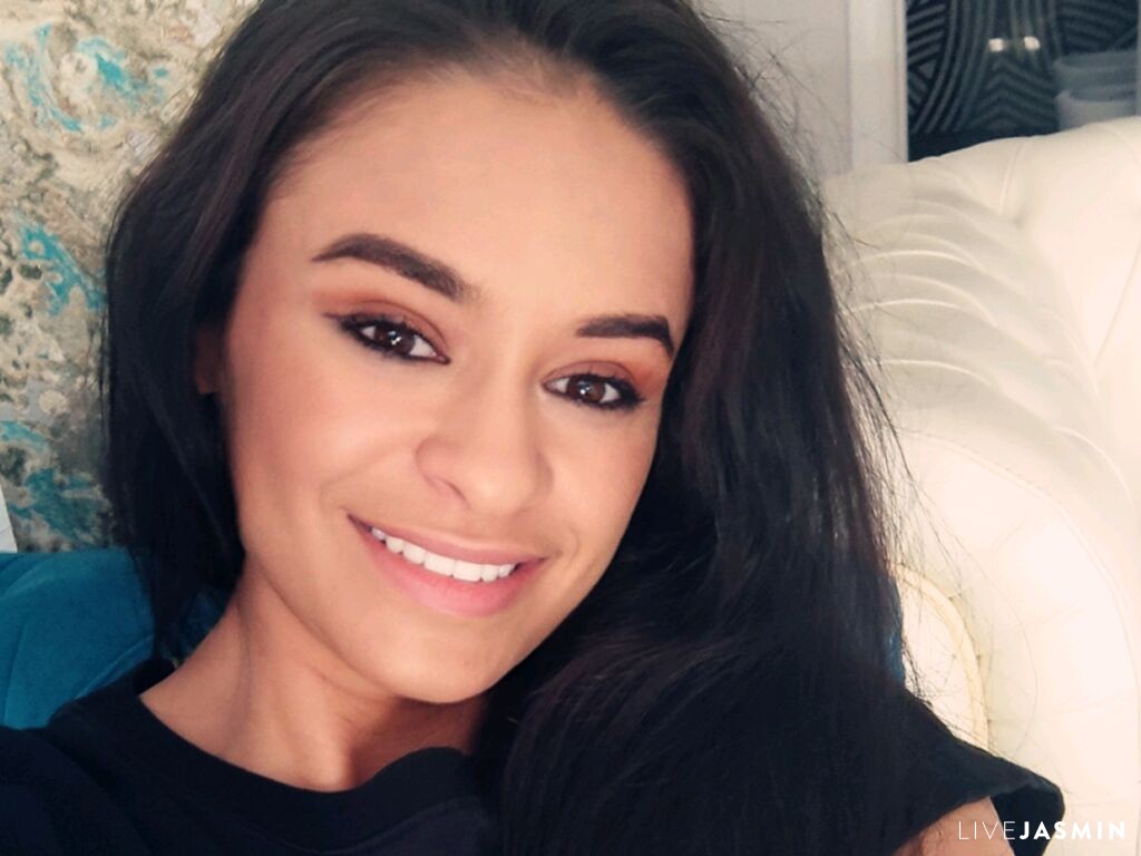LindaClara LiveJasmin model profile