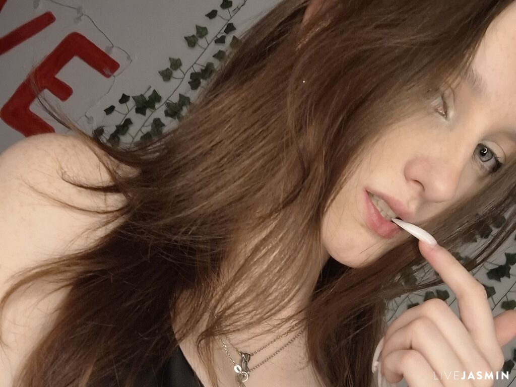 LinetteBuenger live cam girl profile