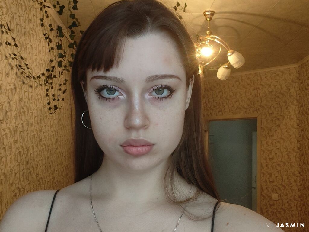 Browse LioraMist live chat profile