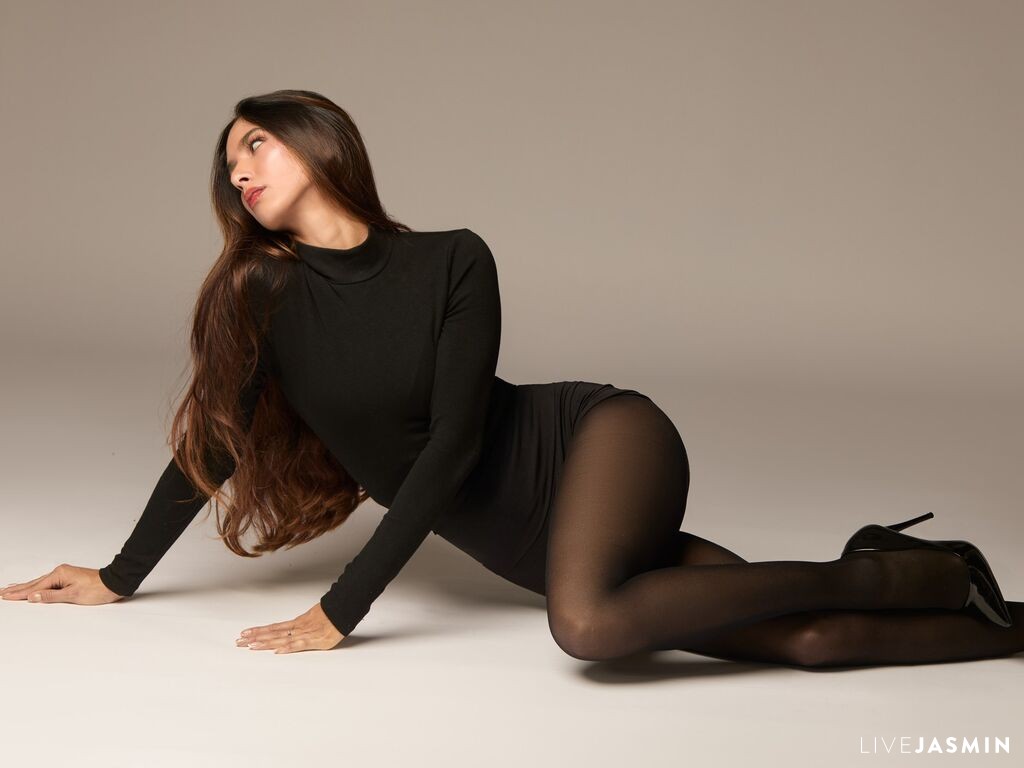 Live cam model LioraRae