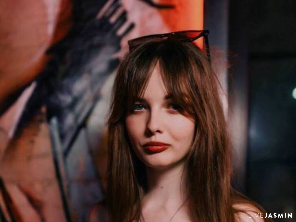 LisaDrake LiveJasmin model profile