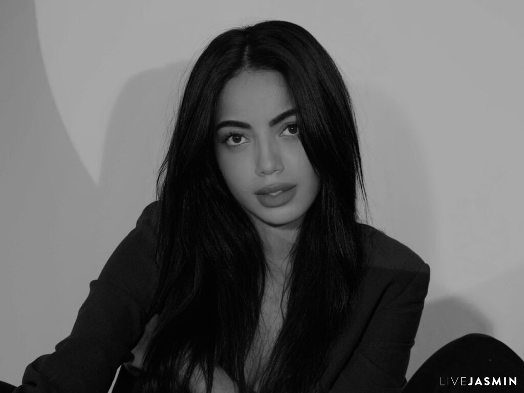 View LisaMontclair cam profile and live status