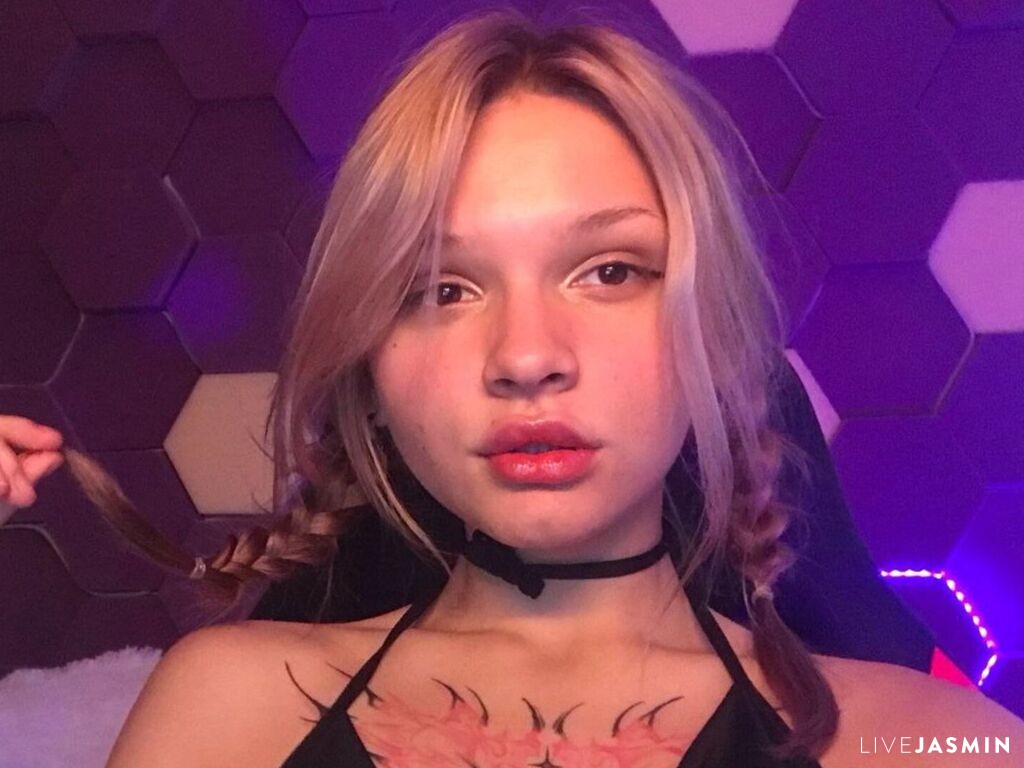 LitaBrom LiveJasmin model profile