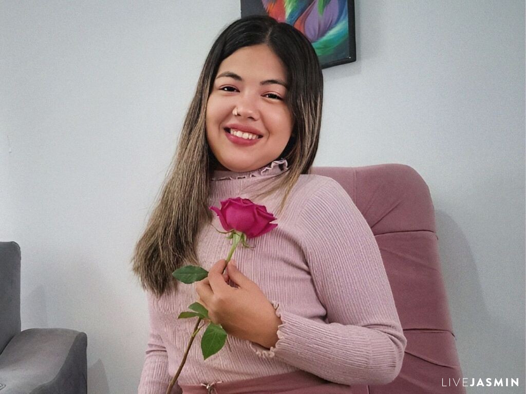 LizzaYamasaki live cam girl profile