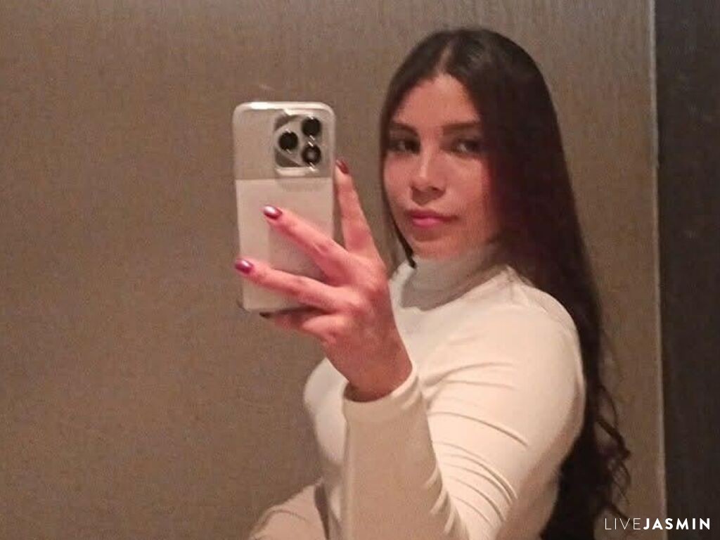 Browse LizzieWells live chat profile
