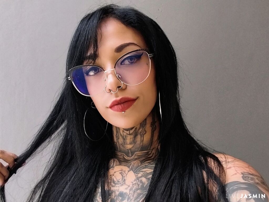 View LizzyRook cam profile and live status