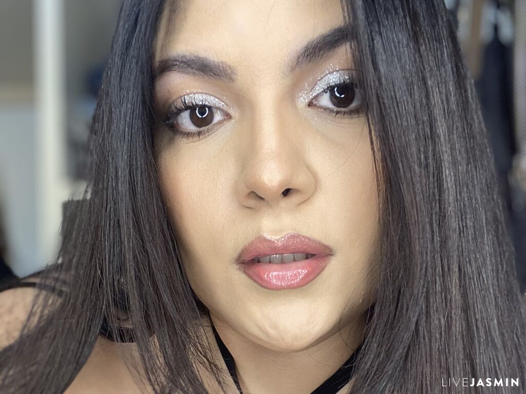 Live cam model LolaPrice