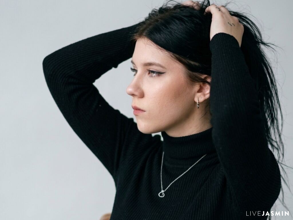 LoraOrsini live cam girl profile