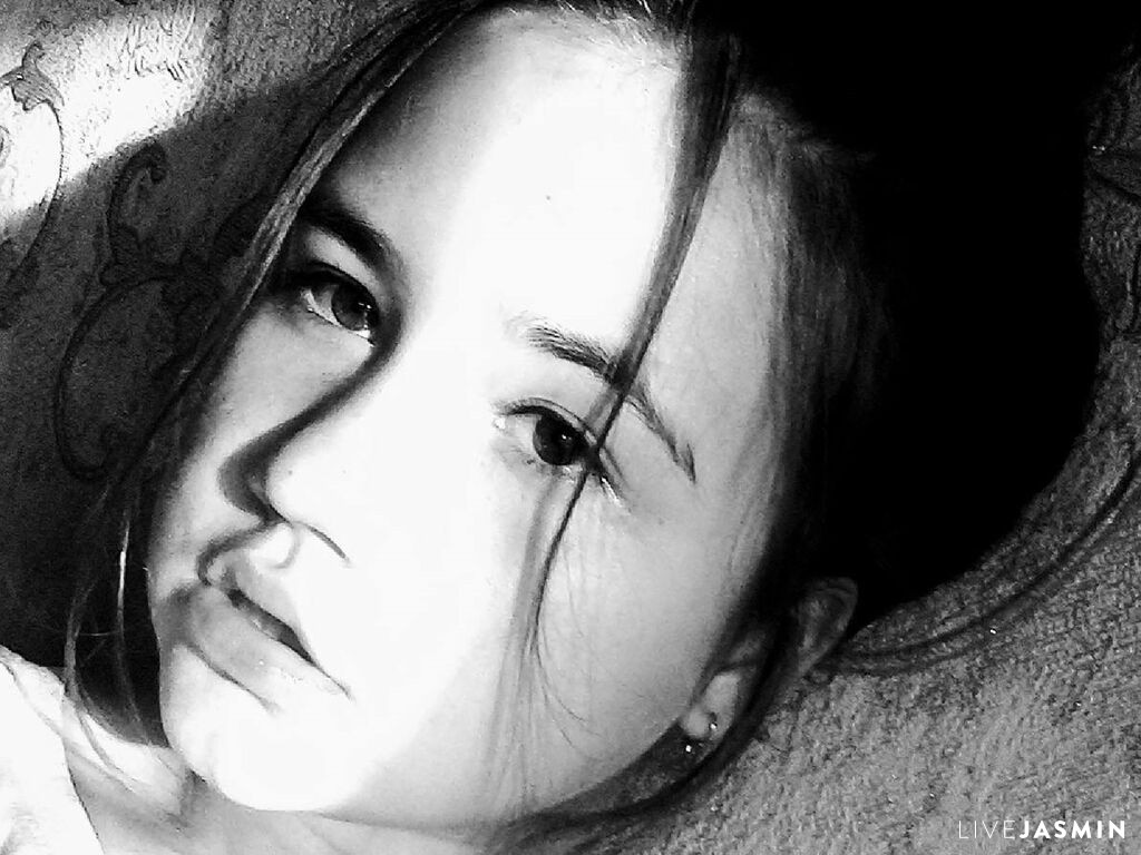 Browse LoriFlox live chat profile