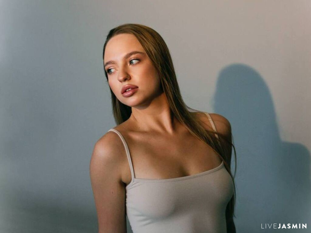 View LoriHunt cam profile and live status