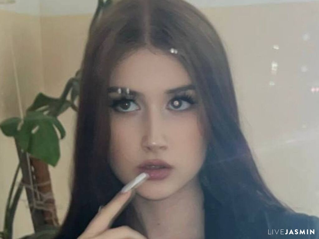 LovellaWalwyn live cam girl profile