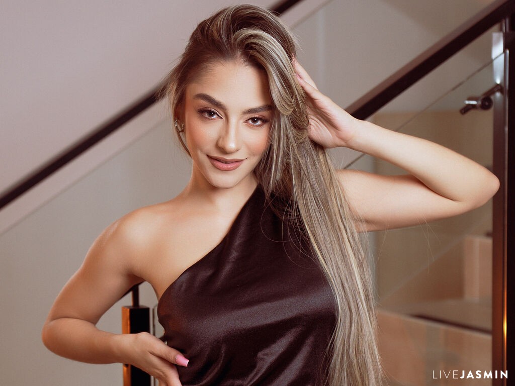 Live cam model LucianaSalvatore